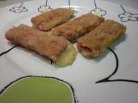   Rollitos de jamón de York y queso empanados 