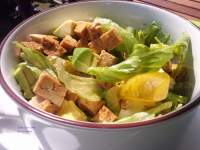   Ensalada de tofu y aguacate