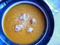   Crema de calabaza con parmesano rallado