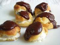   Diferencias entre profiteroles, petits fours, buñuelos de viento y beignets