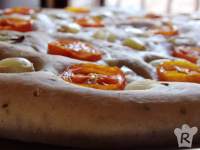   Focaccia de tomates cherry, cebolla y queso brie