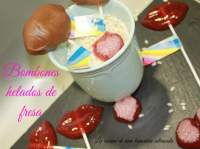 
Bombones helados de fresa gracias a los moldes de Lekué. Especial San Valentín.
         