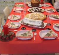   Un panettone, una tarta de boniato y cabello de ángel. Merienda con amigos.