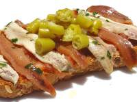   TOSTA MARINERA DE BOQUERONES CON ANCHOAS