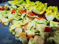 ENSALADA DE AGUACATE Y PALITOS DE CANGREJO CON COGOLLOS  