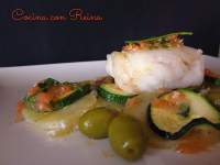 LOMOS DE PESCADO AL HORNO CON PATATA,CEBOLLA Y CALABACÌN  