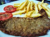 ESCALOPE O FILETE DE TERNERA EMPANADO CON QUESO Y ORÈGANO  