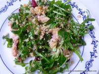   ENSALADA DE CANÒNIGOS Y RÙCULA, CON QUINOA, NUECES, BACON Y GORGONZOLA