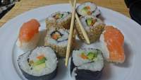   SUSHI: MAKI Y URAMAKI