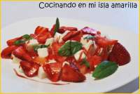 Ensalada de fresas, mozzarella y menta