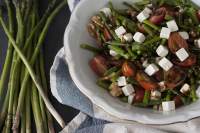 ENSALADA  DE ESPÀRRAGOS, CHERRY, NUECES Y QUESO FETA  