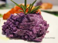   Patatas violetas en puré con salmón plancha