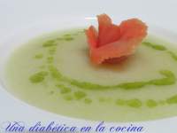   Sopa fría de melón con salmón ahumado y aceite de hierbabuena apta para diabéticos