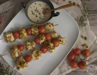 BROCHETAS DE PAVO CON CRUJIENTE DE PISTACHOS Y CHERRY  