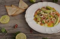 CEVICHE DE SALMÒN CON CHIPS DE TORTILLA  (Y además el sorteo del nuevo libro de Lorraine Pascale)  