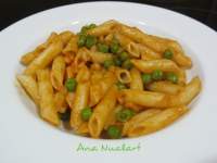   MACARRONES CON RAGÚ DE CALAMARES Y GUISANTES 