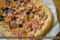   Pizza casera con chorizo criollo y bacon