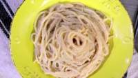 Spaghetti con anchoas y pan rallado - Receta siciliana