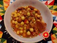   garbanzos con salchichón