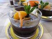   Flan de chocolate (cacao) con naranja, aceite de oliva y flor de sal