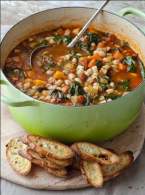 Minestrone o sopa de verduras (cocina italiana)