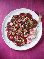 Carpaccio de betabel con uvas y nueces