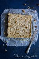 
Tarta vegana de zanahoria con cobertura de anacardos, nueces y naranja
         