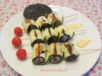   BROCHETAS DE CALABACÌN Y SALCHICHAS 