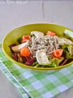 
Ensalada de salmón, gulas y queso de cabra  