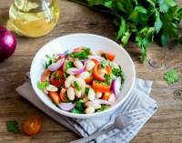 Ensalada de alubias blancas con verduras  