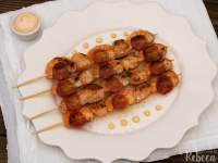   Brochetas de langostinos con salmón