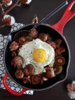   Sartenada de patatas y rovellons con butifarra y huevo