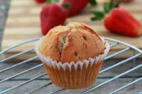 
Muffins de Fresa con Buttercream de Albahaca (Cupcake)  