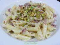   MACARRONES CON CREMA DE JAMÒN Y PISTACHOS 
