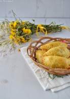 
Empanadillas de morcilla y manzana con masa casera  