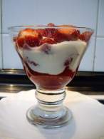   POSTRE DE FRESAS Y QUESO QUARK