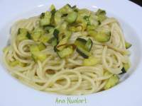   ESPAGUETIS CON CALABACÌN Y AZAFRÀN 