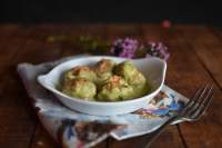   Albóndigas de pollo con salsa de calabacín al curry