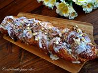   TRENZA DE HOJALDRE RELLENA DE PLATANO, CABELLO DE ANGEL Y NUECES 