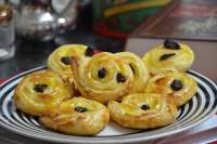 CARACOLAS RELLENAS DE CREMA PASTELERA