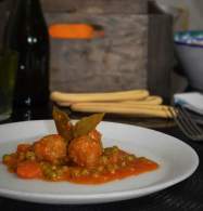 ALBONDIGAS GUISADAS EN SALSA