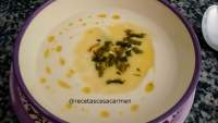   Sopa fría de harina de habas con guarnición de espárragos