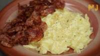 
SCRAMBLED EGGS | Huevos revueltos con beicon  