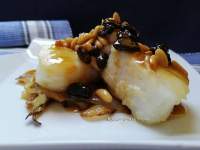   Bacallà a la mel amb panses i pinyons - Bacalao a la miel con pasas y piñones