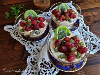                  Cocinando para ellos : CREMA DE DULCE DE LECHE CON KIWIS DESHIDRATADOS Y FRAMBUESAS 