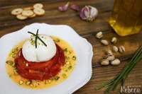   Ensalada de pimientos marinados con burrata