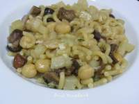   FIDEOS CON SETAS, GARBANZOS Y PATATAS 