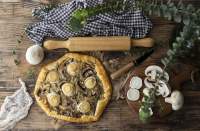 GALETTE DE CHAMPIÑONES Y QUESO DE CABRA  