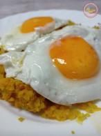 COCINANDO ENTRE HARINA: FALSO ARROZ CON HUEVOS A LA PLANCHA