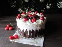   Tarta Selva Negra, con cerezas frescas